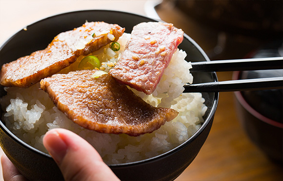 〆はオリジナル焼肉丼で決まり！